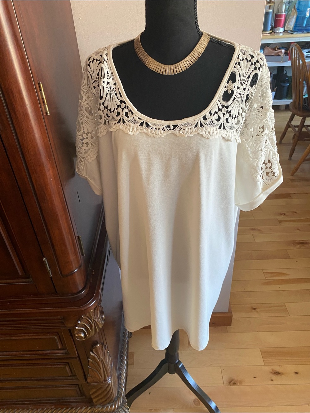 Lace-Yoke Cream Short Sleeve Tunic Top